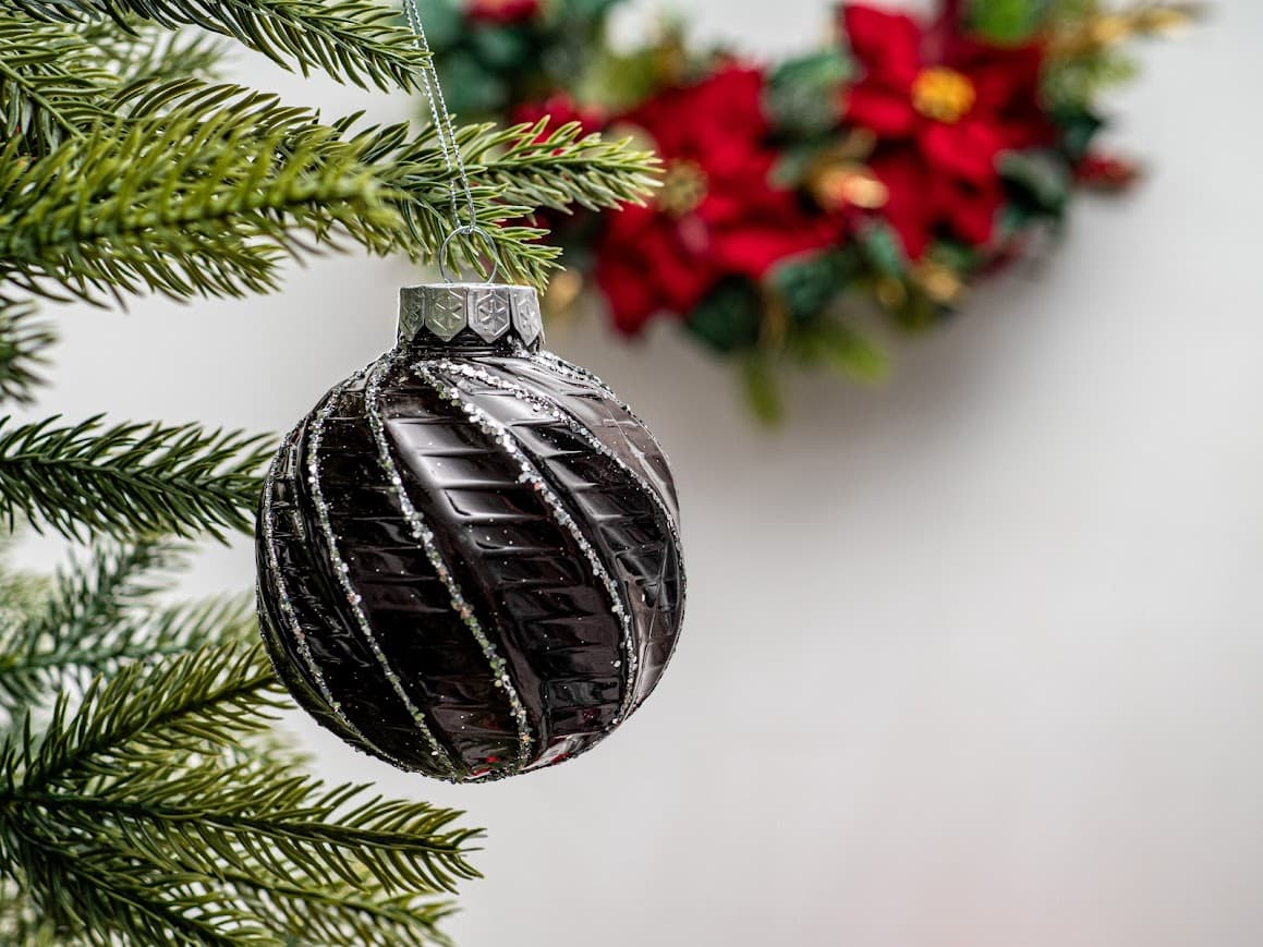 Zestaw Bombek Choinkowych 18 szt. – Classic Elegance Black