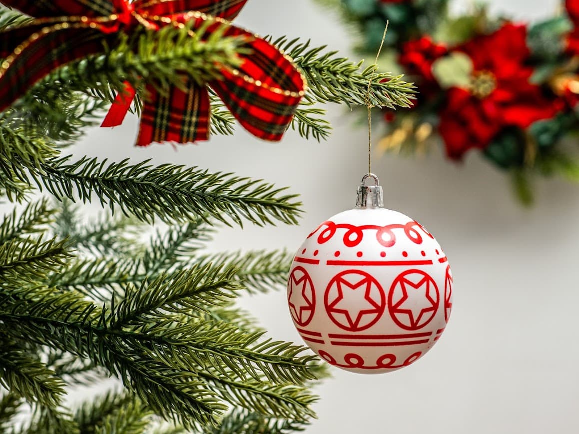 Zestaw Bombek Choinkowych 30 szt. – Red Classic