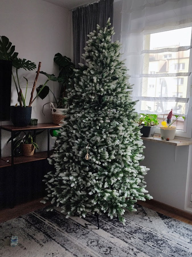 Choinka sztuczna Szroniona PE – autentyczne zdjęcie od klienta, domowa aranżacja 2